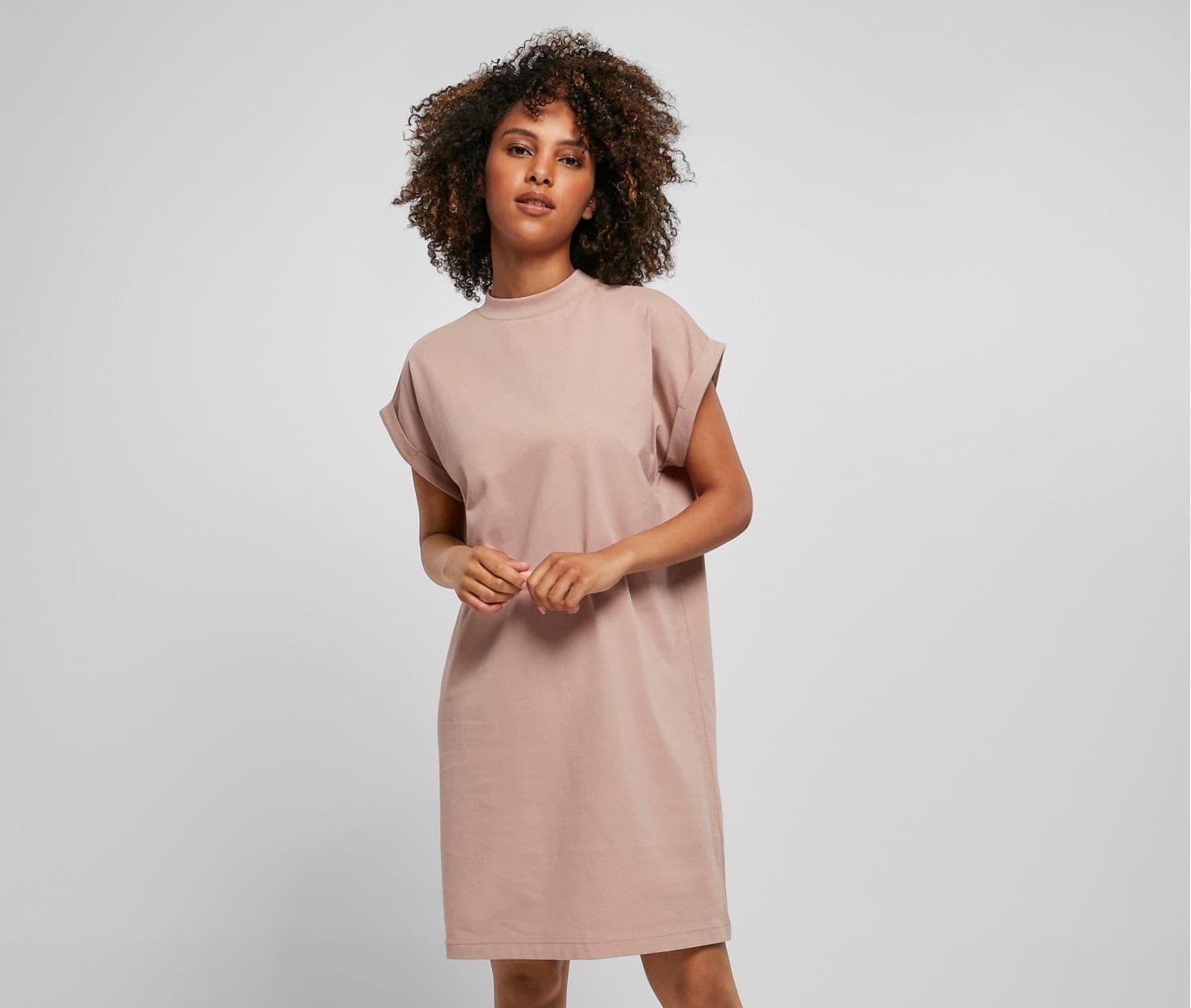 Robe manches retroussées