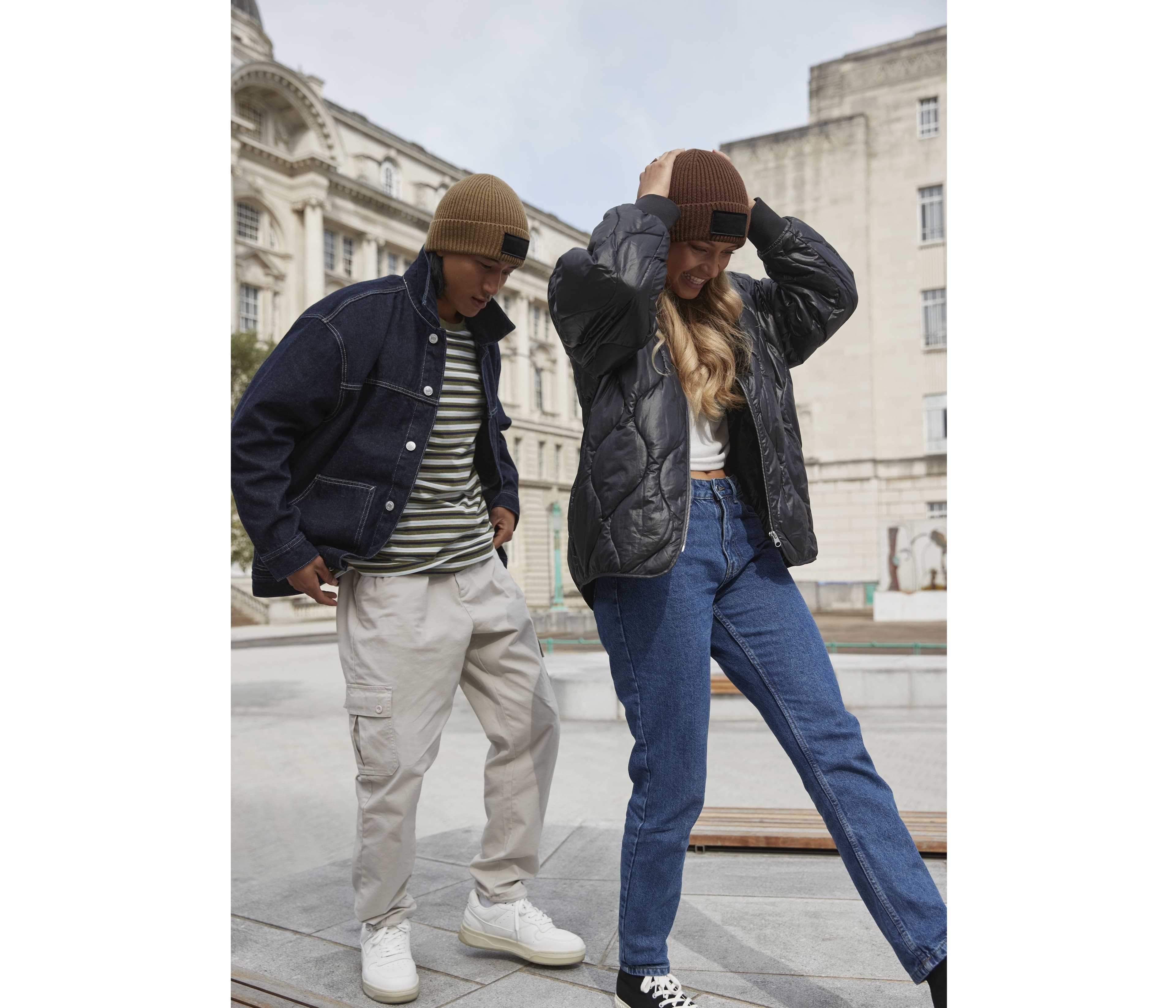 Bonnet avec empiècement pour marquage