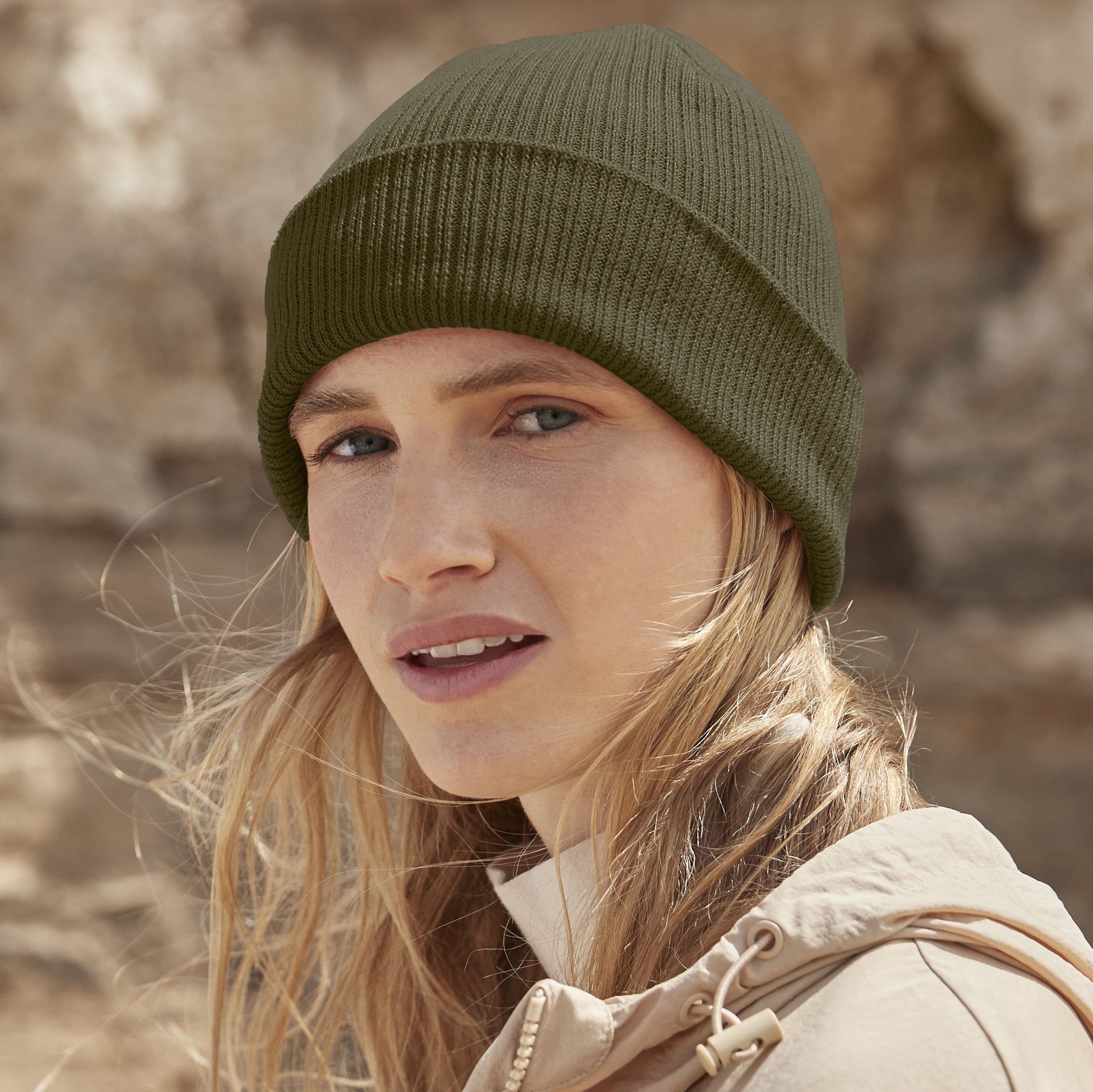 Bonnet en bord côte avec rabat