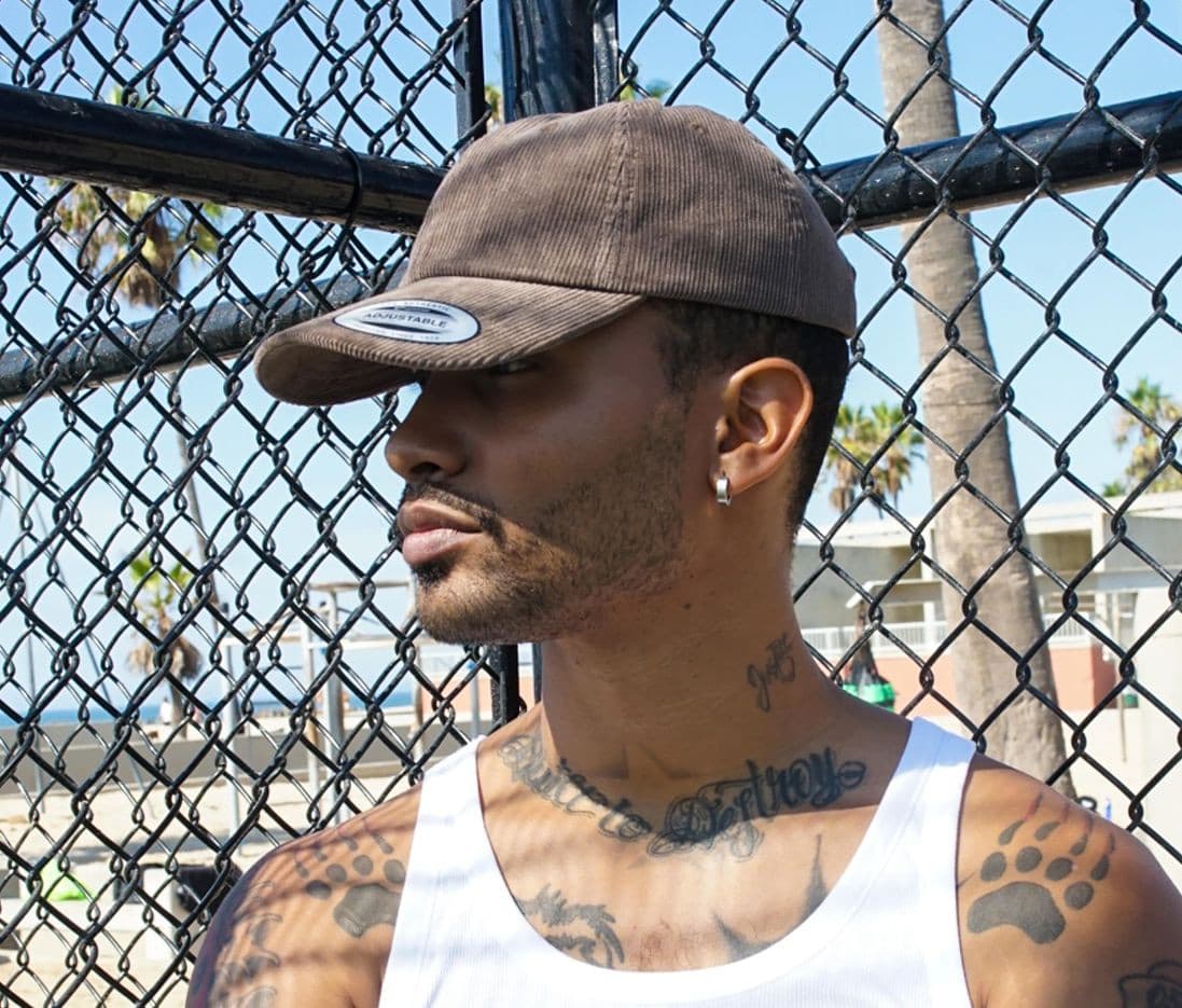 Casquette basse en Corduroy