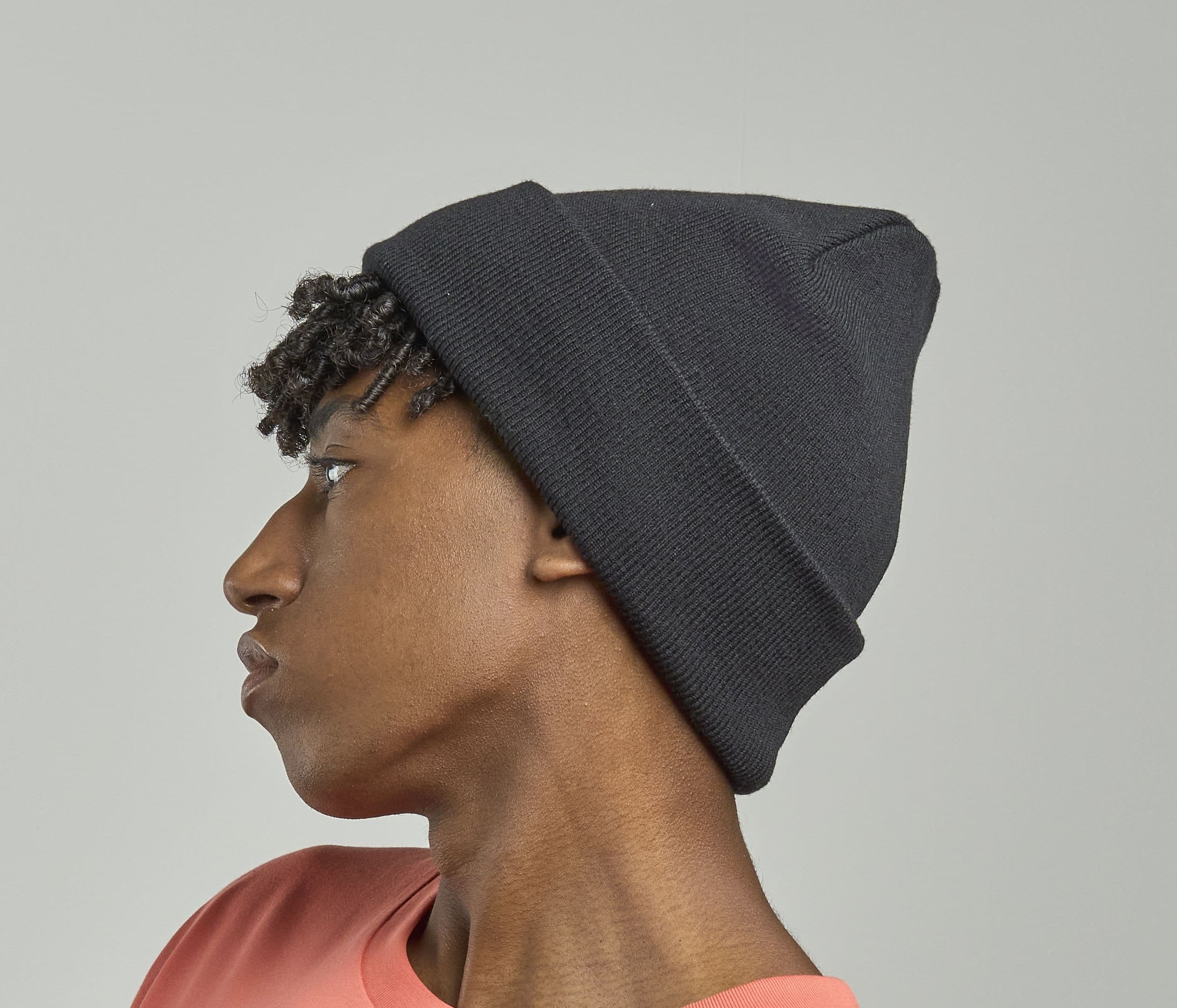 Bonnet en bord côte avec rabat