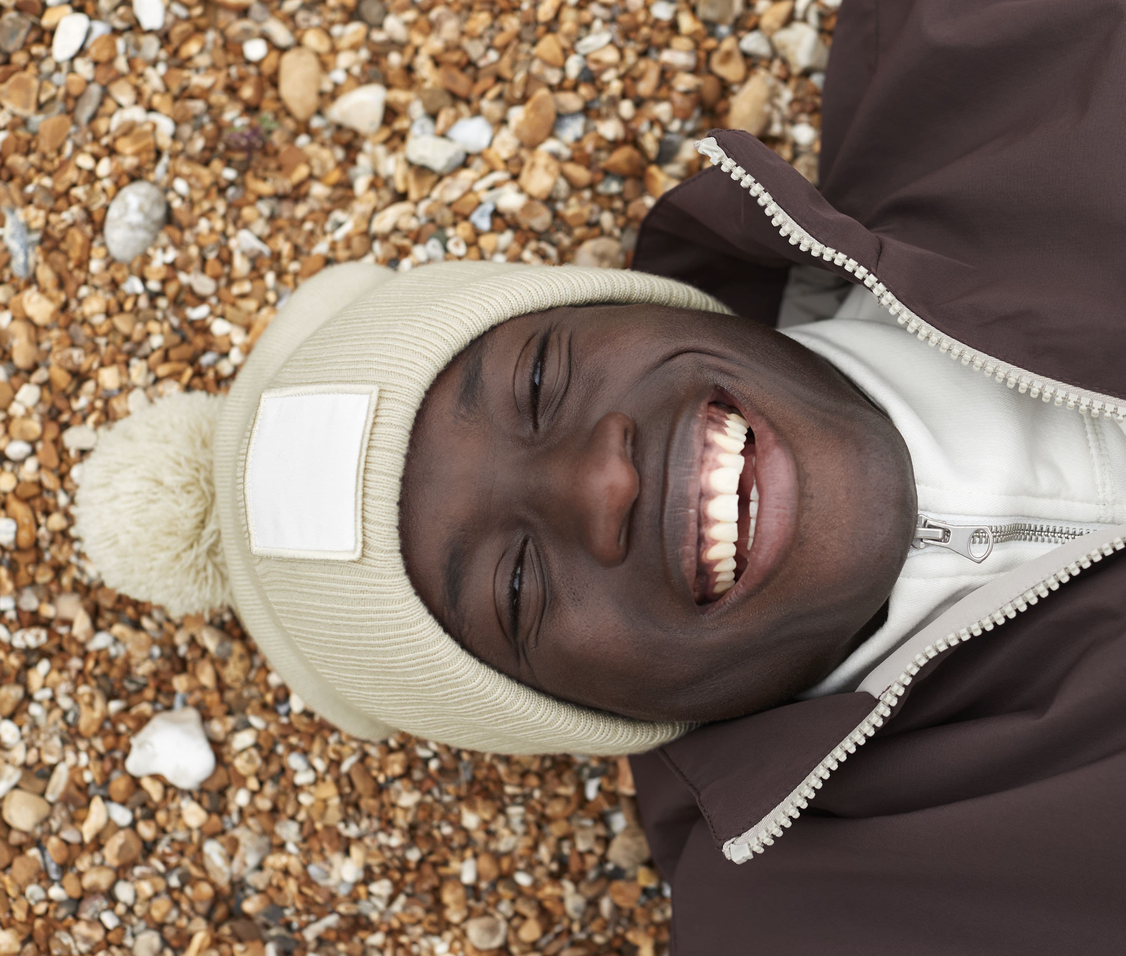 Bonnet avec pompon et patch
