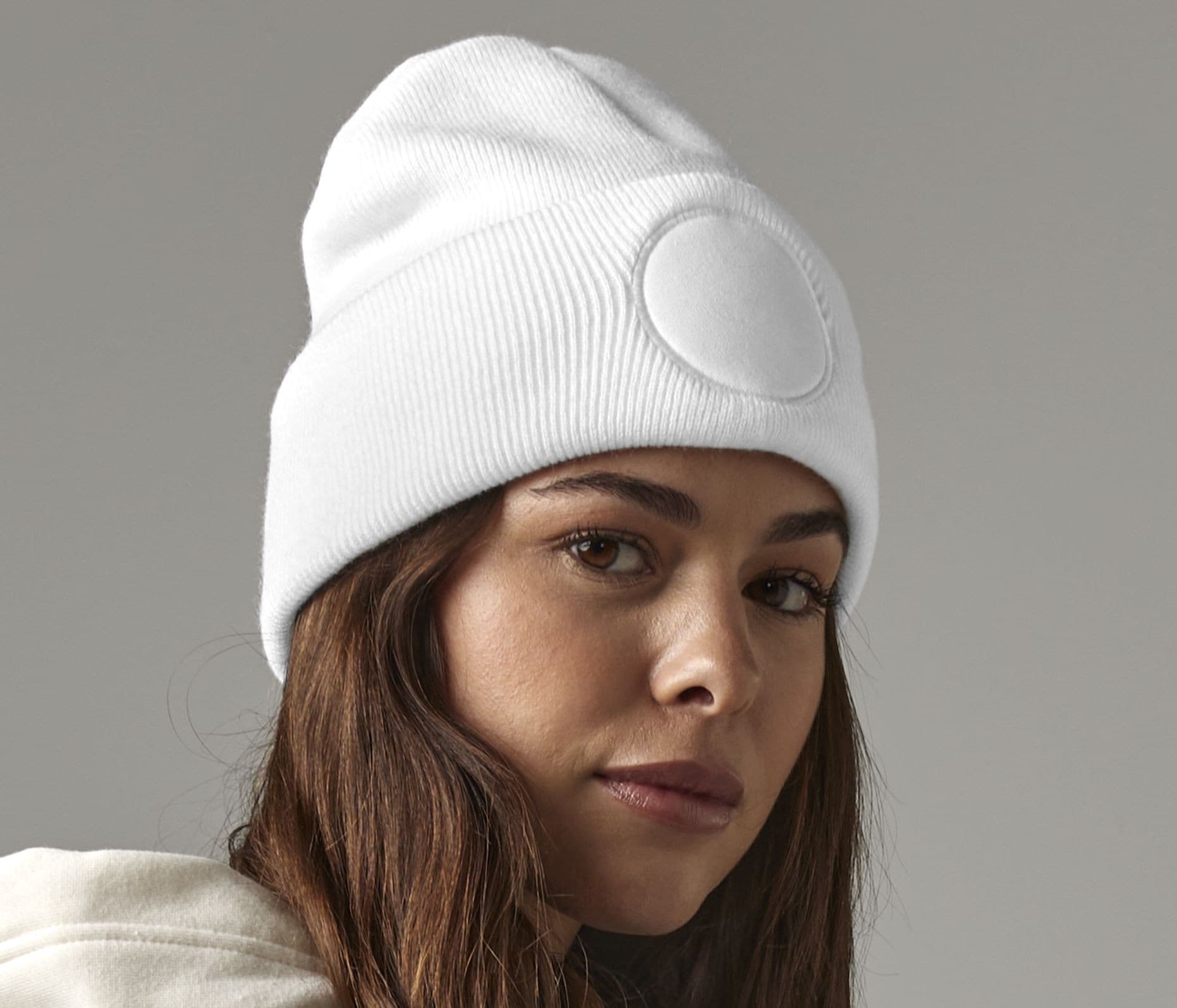 Bonnet empiècement rond